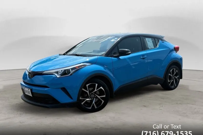 2019 Toyota C-HR XLE photo 1