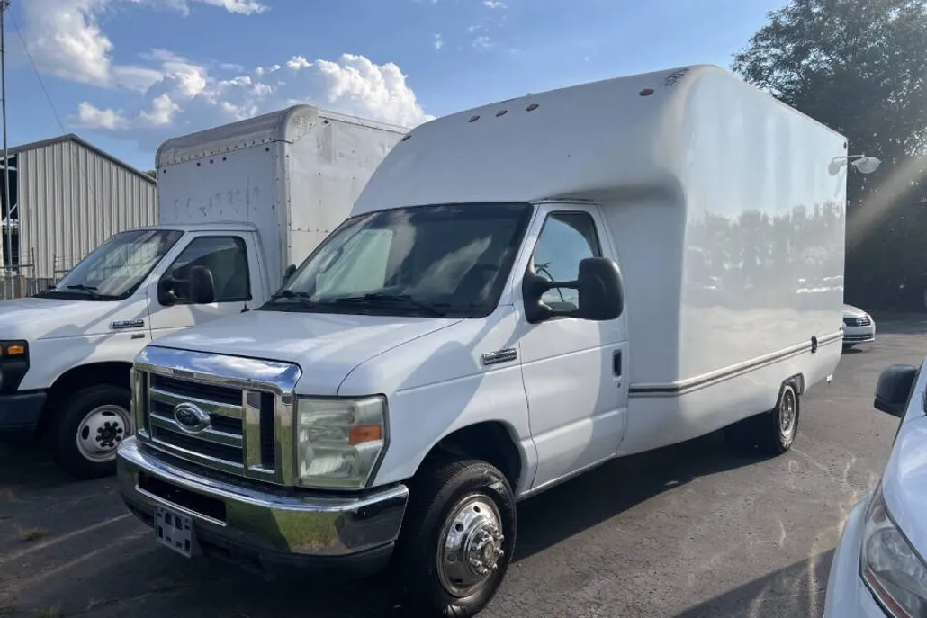 2008 Ford E-350 photo 1