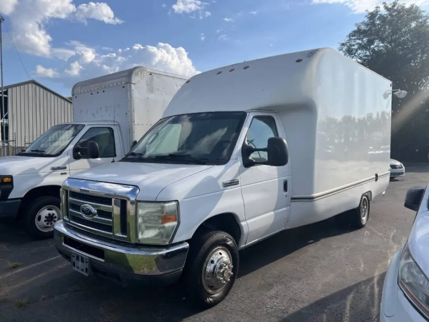 2008 Ford E-350 photo 1