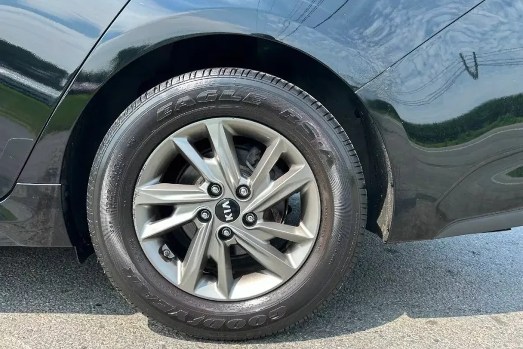 2019 Kia Optima LX photo 1