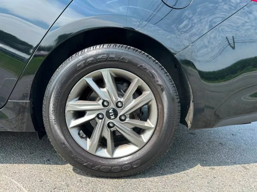 2019 Kia Optima LX photo 1