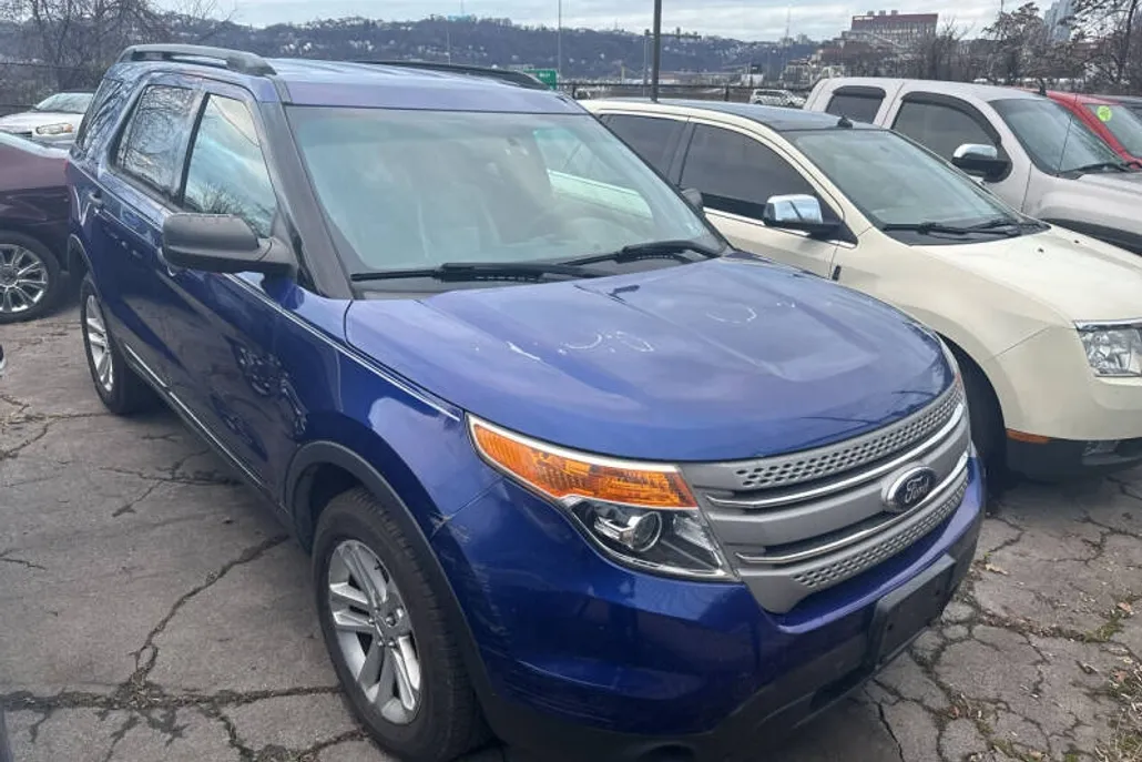 2015 Ford Explorer Base photo 1