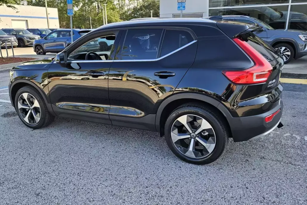 2023 Volvo XC40 AWD Plus photo 1