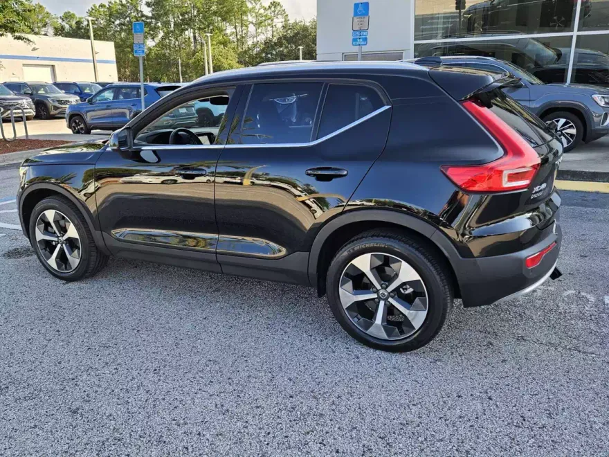 2023 Volvo XC40 AWD Plus photo 1