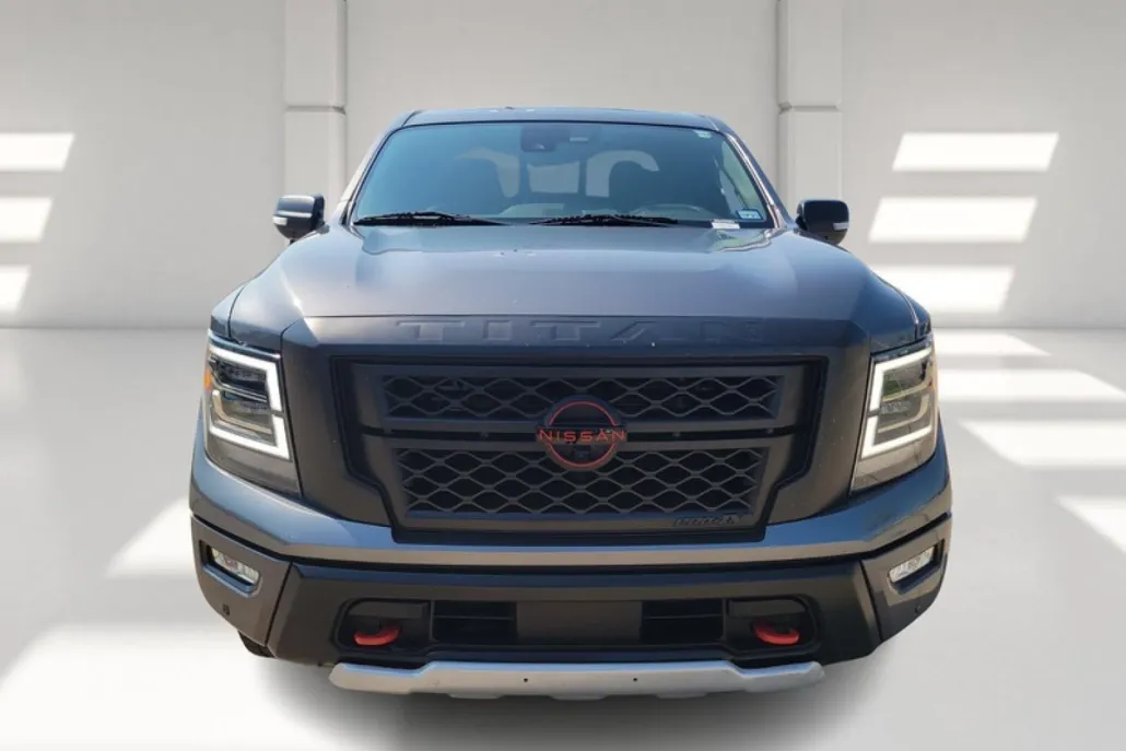 2024 Nissan Titan PRO-4X photo 1
