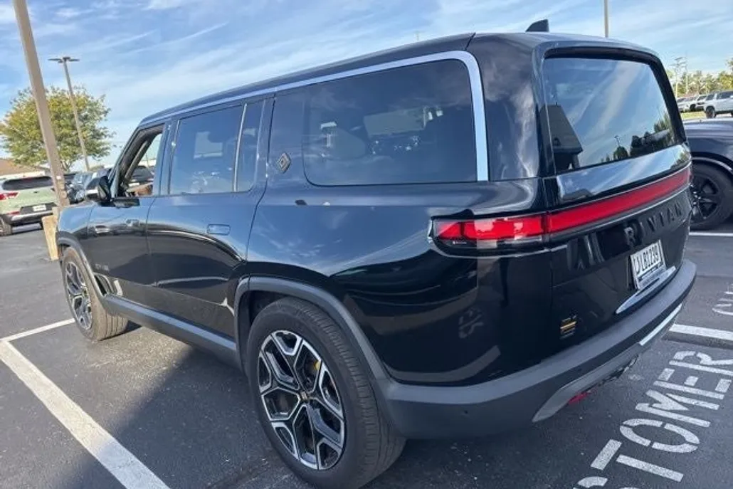 2023 Rivian R1S Launch Edition photo 1