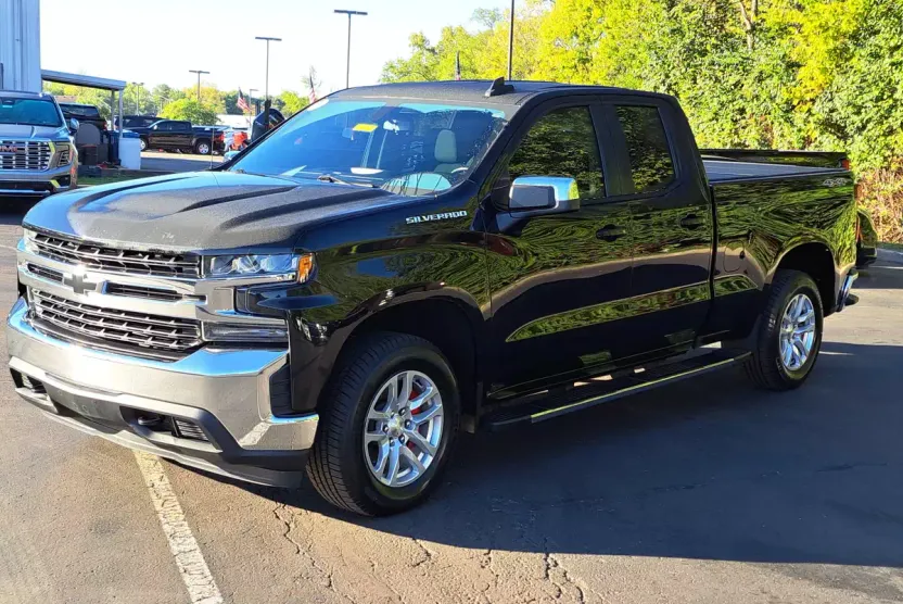 2019 Chevrolet Silverado 1500 LT photo 1