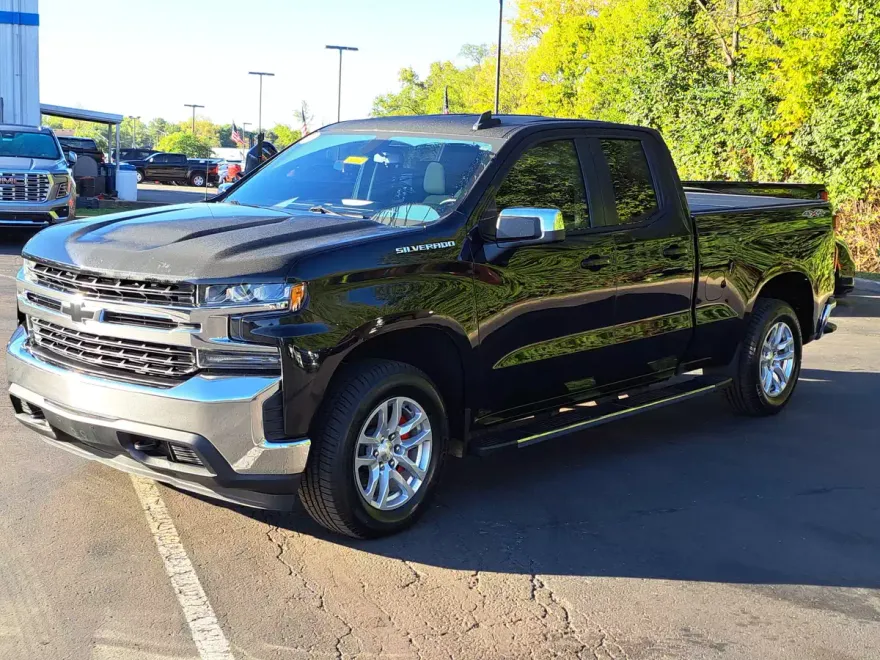 2019 Chevrolet Silverado 1500 LT photo 1