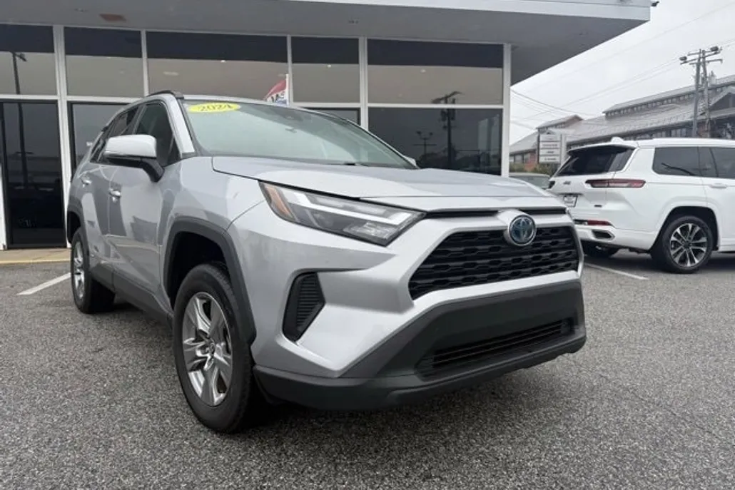 2024 Toyota RAV4 Hybrid XLE photo 1