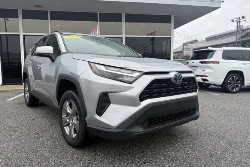 2024 Toyota RAV4 Hybrid XLE photo 1