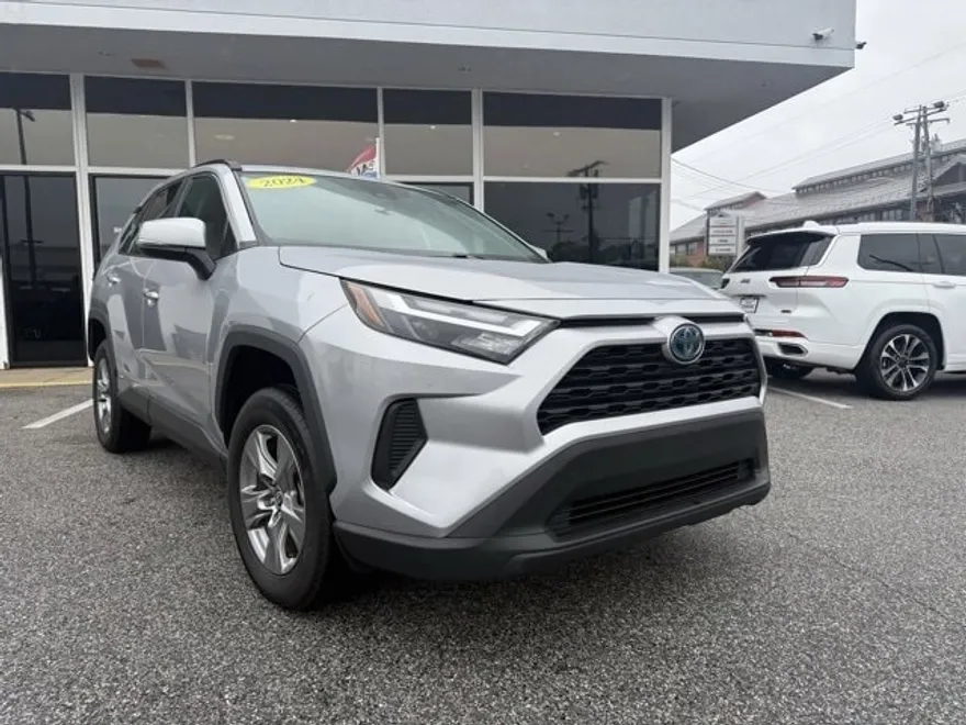 2024 Toyota RAV4 Hybrid XLE photo 1