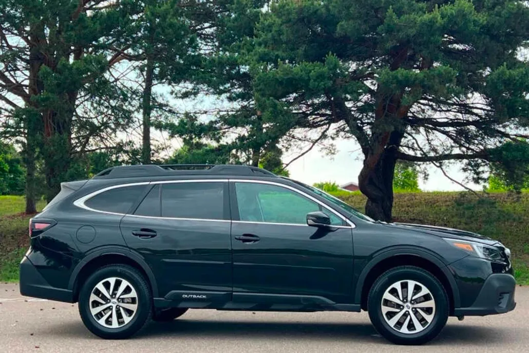 2020 Subaru Outback Premium photo 1