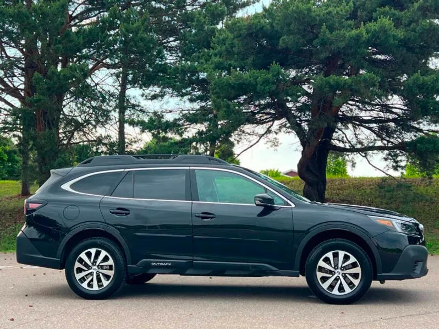2020 Subaru Outback Premium photo 1