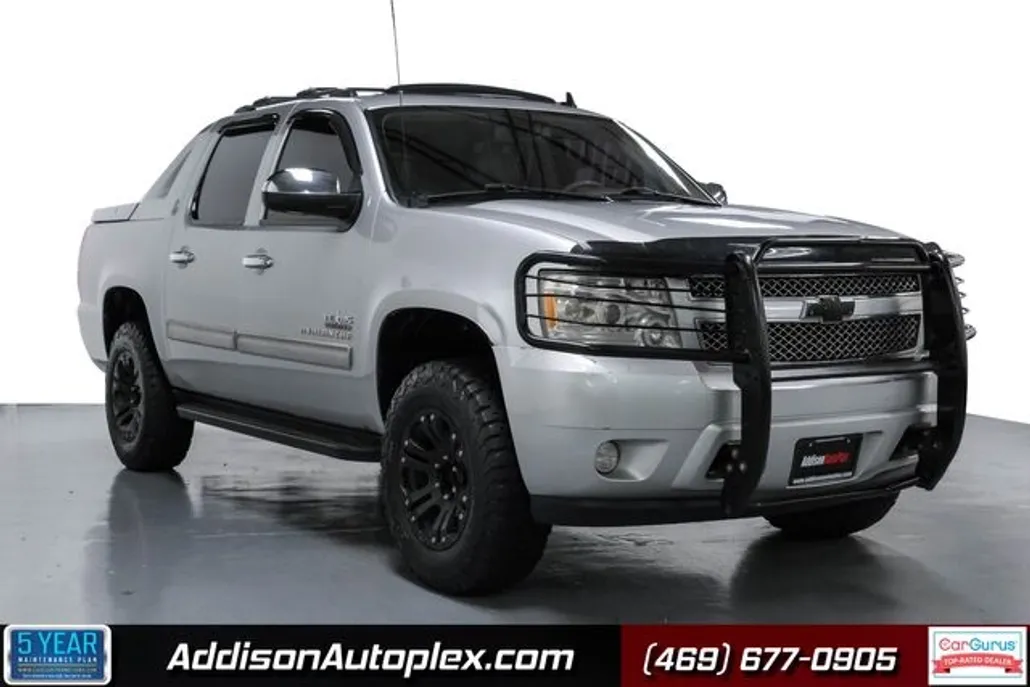 2013 Chevrolet Avalanche LT photo 1