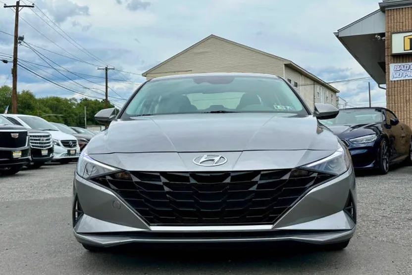 2021 Hyundai Elantra SEL photo 1