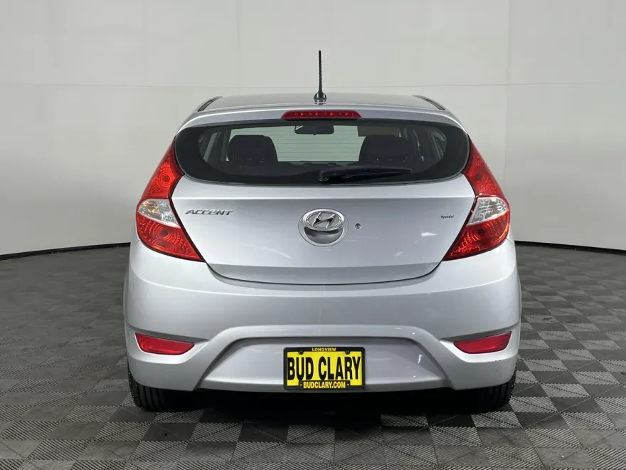 2012 Hyundai Accent GS photo 1
