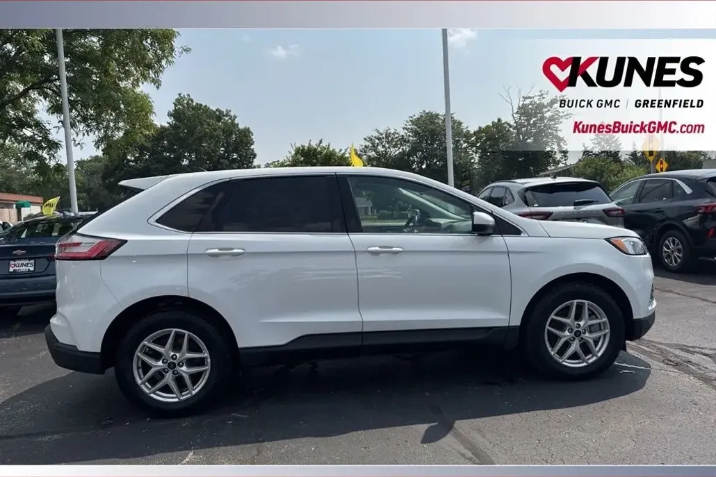 2024 Ford Edge SEL photo 1