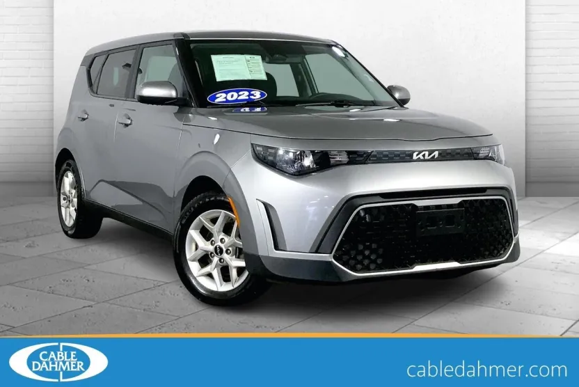 2023 Kia Soul LX photo 1
