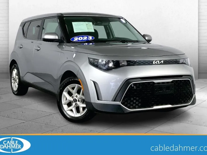 2023 Kia Soul LX photo 1