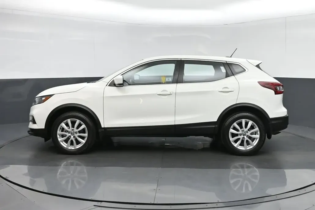 2022 Nissan Rogue Sport S photo 1