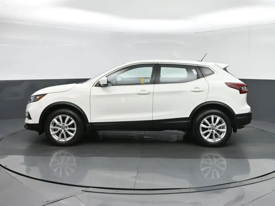 2022 Nissan Rogue Sport S photo 1