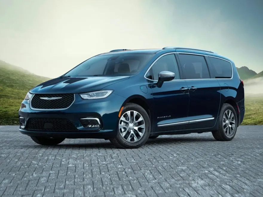 2023 Chrysler Pacifica Touring L photo 1