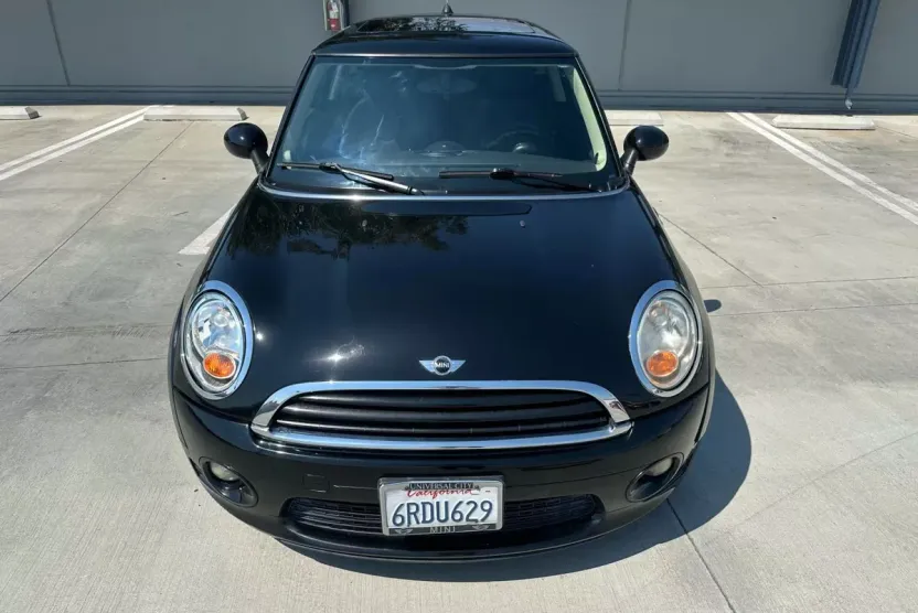 2011 Mini Cooper Hardtop photo 1