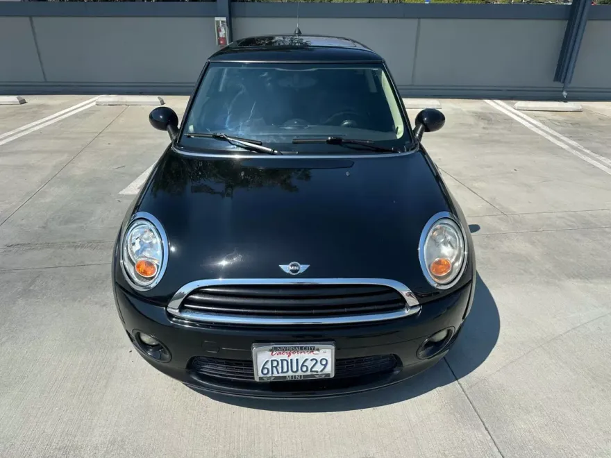 2011 Mini Cooper Hardtop photo 1
