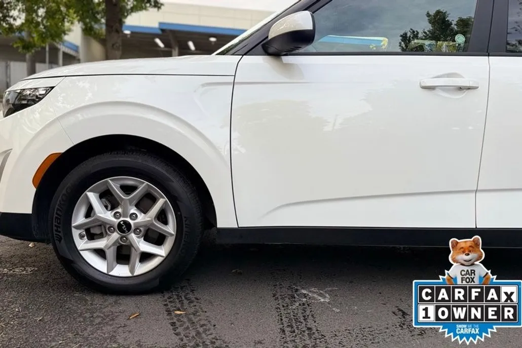 2024 Kia Soul LX photo 1