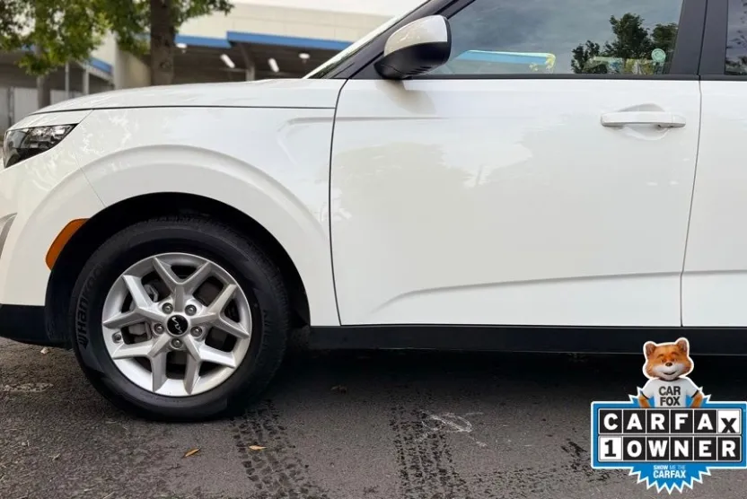 2024 Kia Soul LX photo 1