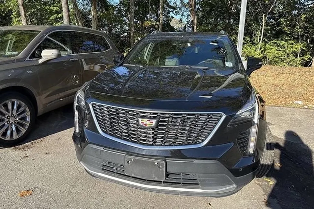 2023 Cadillac XT4 Premium Luxury photo 1
