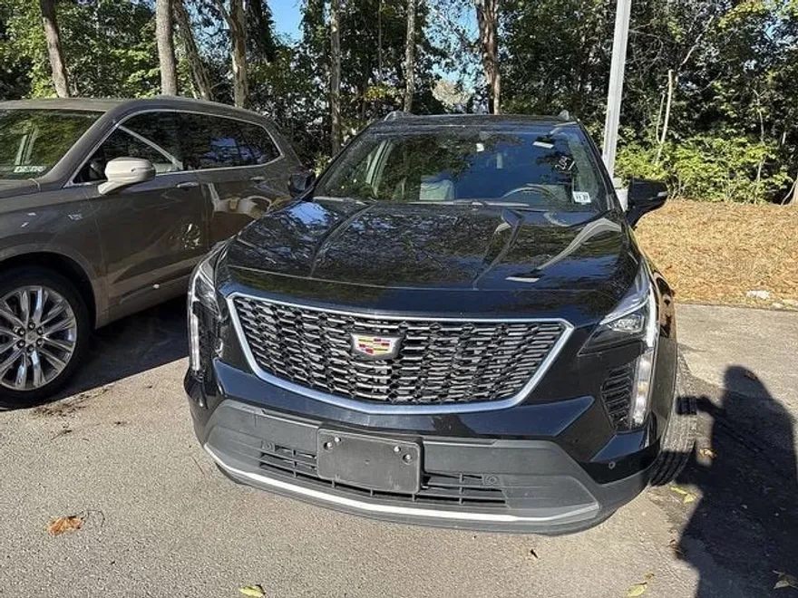 2023 Cadillac XT4 Premium Luxury photo 1