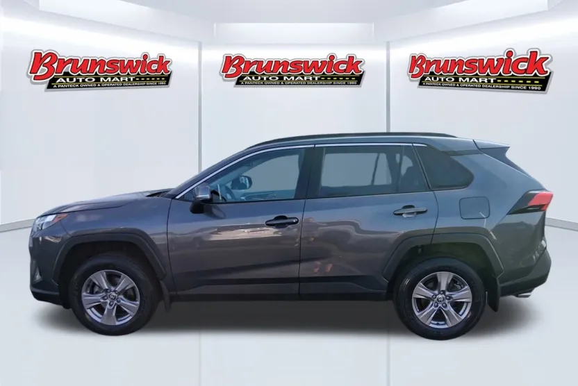 2023 Toyota RAV4 XLE photo 1