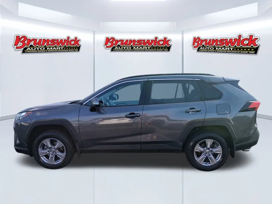 2023 Toyota RAV4 XLE photo 1