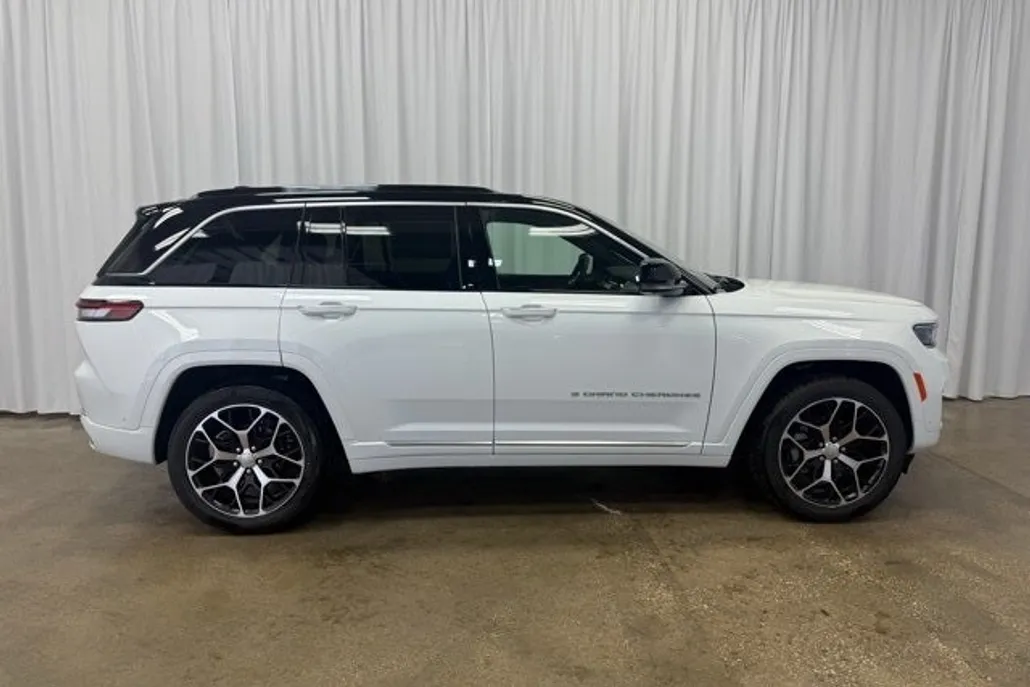 2025 Jeep Grand Cherokee Summit photo 1