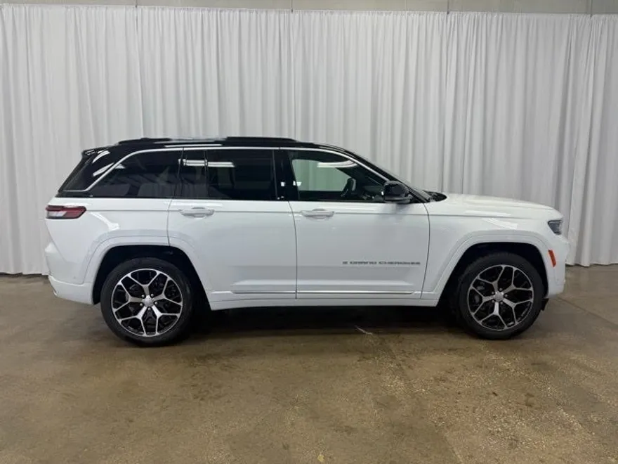 2025 Jeep Grand Cherokee Summit photo 1