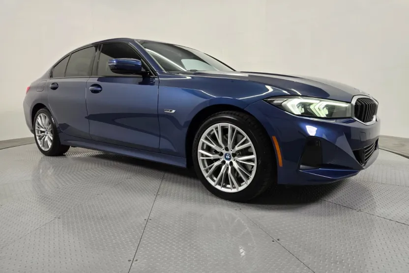 2023 Bmw 330e photo 1