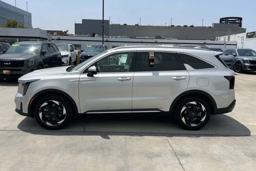 2025 Kia Sorento Plug-In Hybrid EX photo 1