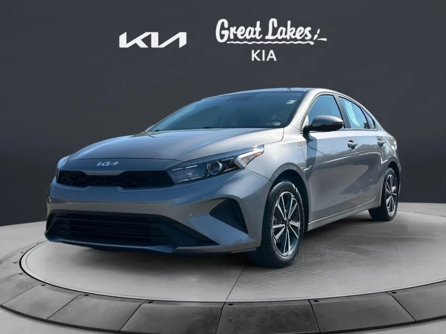 2023 Kia Forte LXS photo 1