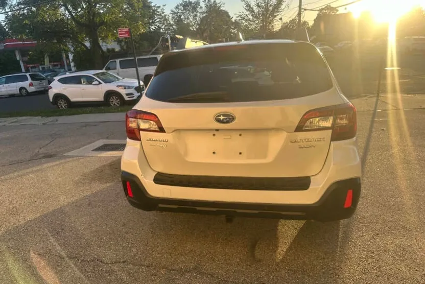 2018 Subaru Outback 3.6R Limited photo 1