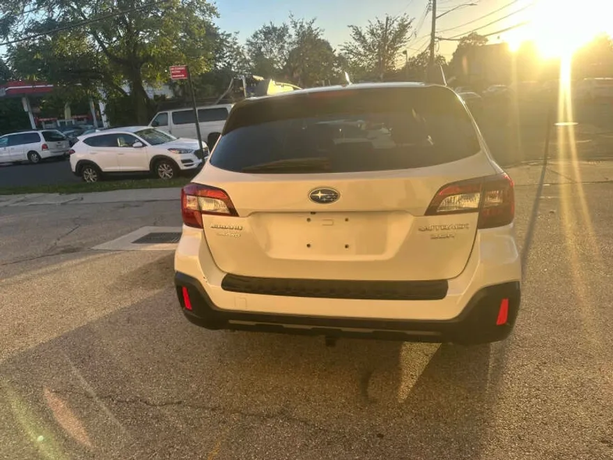 2018 Subaru Outback 3.6R Limited photo 1