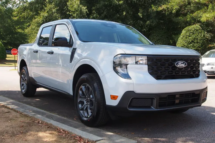 2025 Ford Maverick XLT photo 1