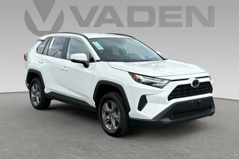 2024 Toyota RAV4 XLE photo 1