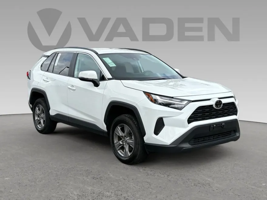 2024 Toyota RAV4 XLE photo 1
