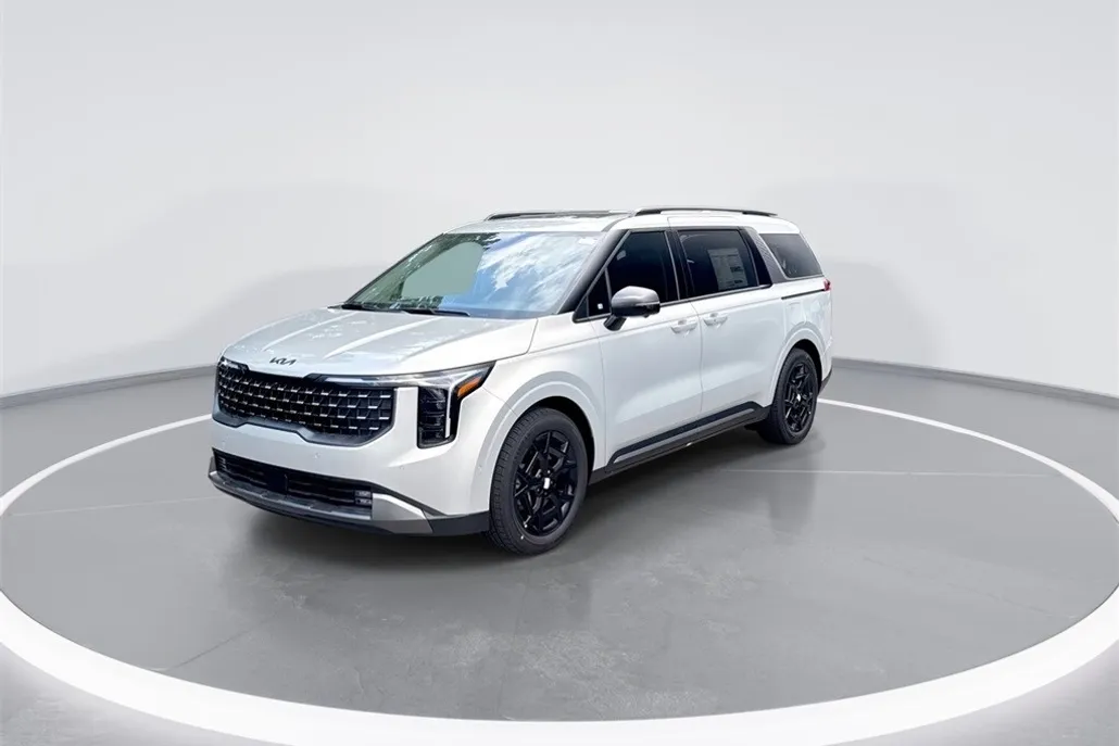 2026 Kia Carnival SX photo 1