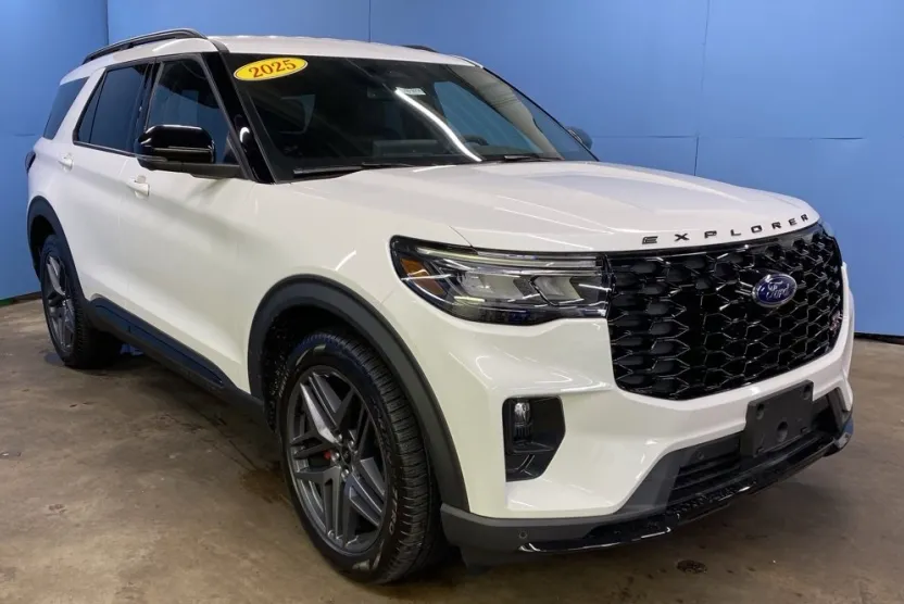 2025 Ford Explorer ST photo 1