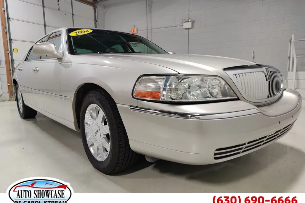 2004 Lincoln Town Car Ultimate photo 1