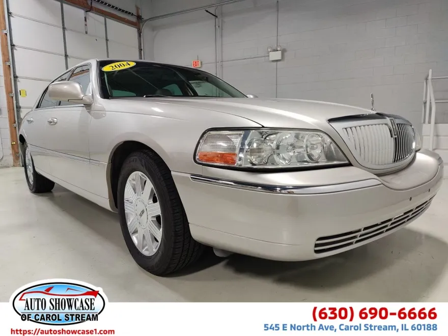 2004 Lincoln Town Car Ultimate photo 1