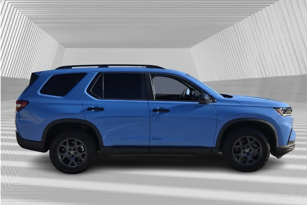 2023 Honda Pilot TrailSport photo 1