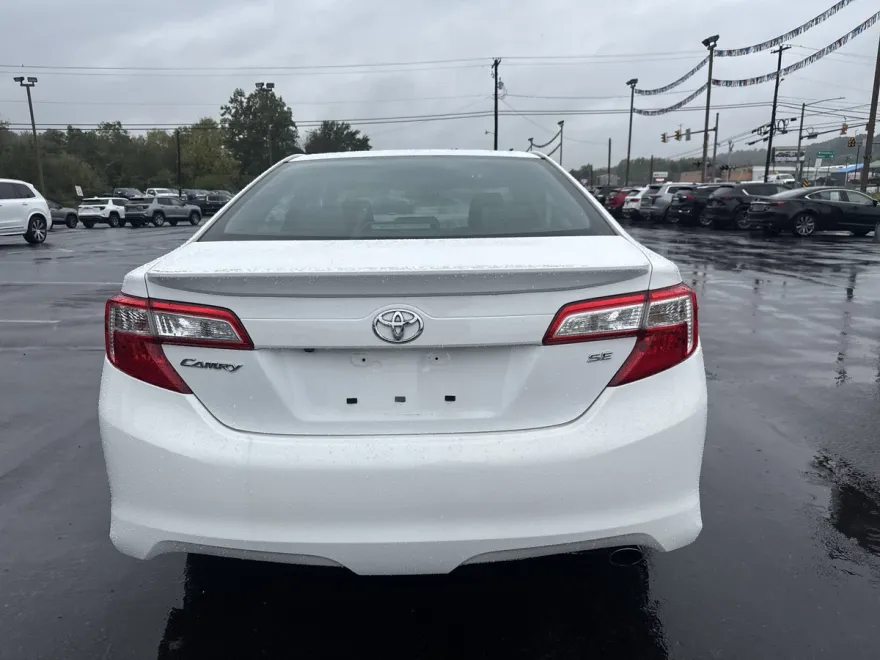 2014 Toyota Camry L photo 1